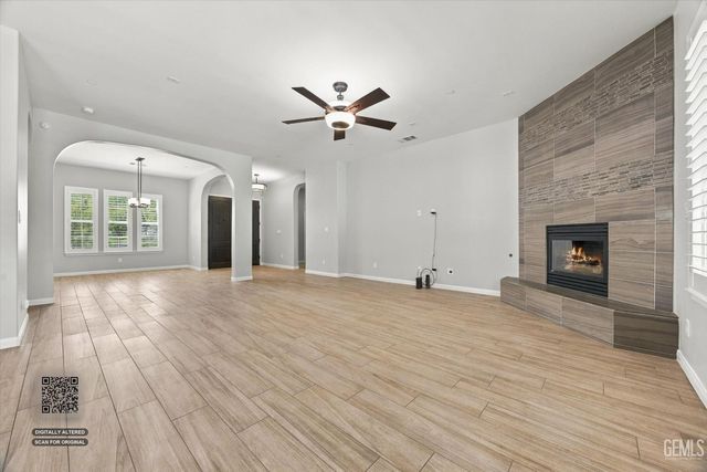 12120 Parkerhill Drive, Bakersfield, CA 93311