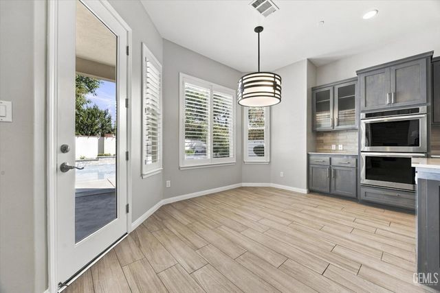12120 Parkerhill Drive, Bakersfield, CA 93311