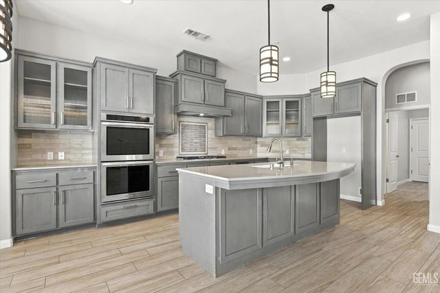 12120 Parkerhill Drive, Bakersfield, CA 93311