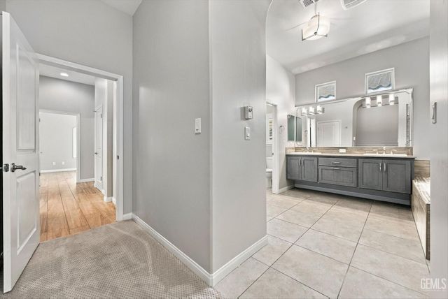 12120 Parkerhill Drive, Bakersfield, CA 93311