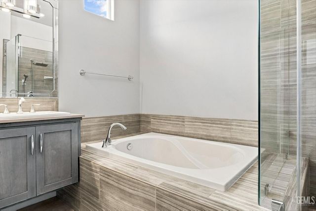 12120 Parkerhill Drive, Bakersfield, CA 93311