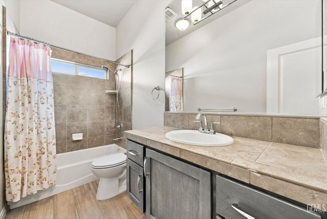 12120 Parkerhill Drive, Bakersfield, CA 93311