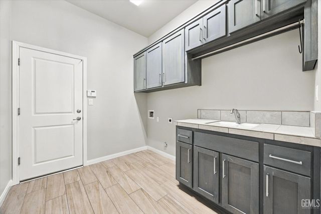 12120 Parkerhill Drive, Bakersfield, CA 93311
