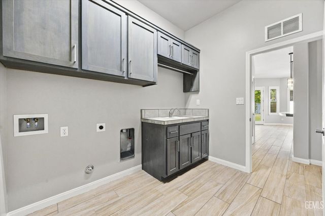 12120 Parkerhill Drive, Bakersfield, CA 93311