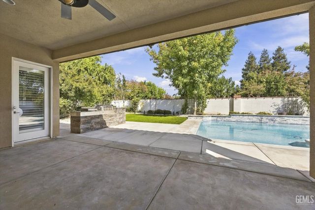 12120 Parkerhill Drive, Bakersfield, CA 93311