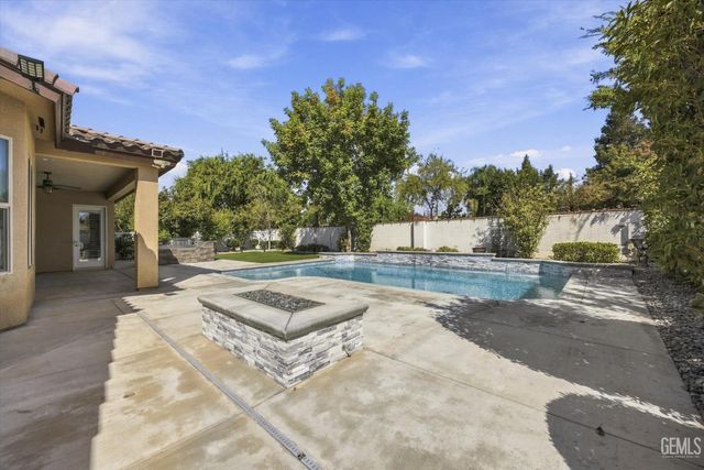 12120 Parkerhill Drive, Bakersfield, CA 93311