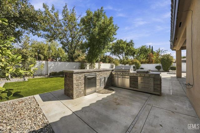 12120 Parkerhill Drive, Bakersfield, CA 93311