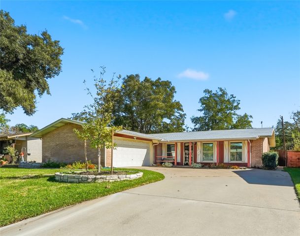 11832 High Valley Drive, Dallas, TX 75234