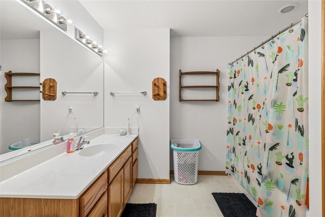 3799 Village Run Drive 504, Des Moines, IA 50317