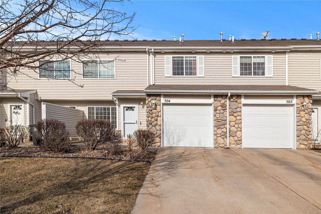 3799 Village Run Drive 504, Des Moines, IA 50317