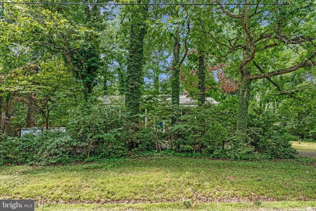 8604 ARDFOUR LN, Annandale, VA 22003