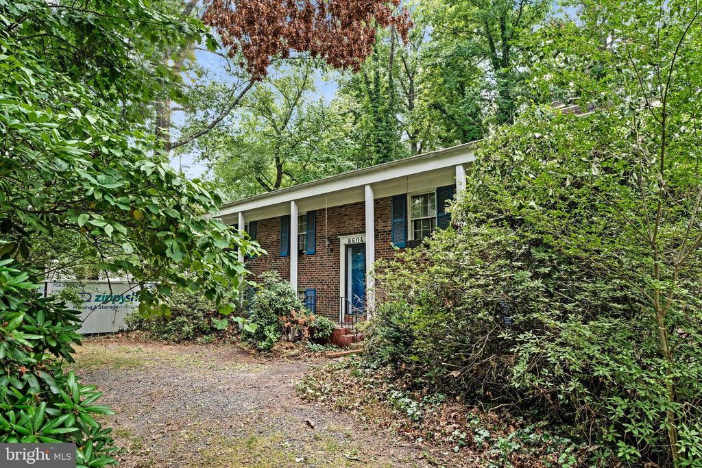 8604 ARDFOUR LN, Annandale, VA 22003