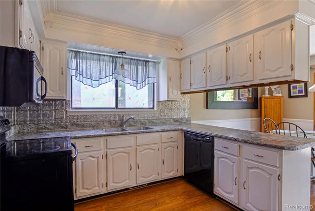 7878 Charrington Drive, Canton Charter Township, MI 48187