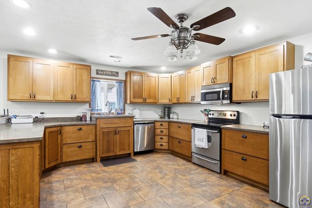 2231 NW Polk ST, Topeka, KS 66608
