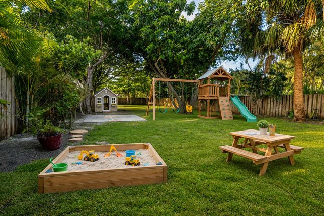 2857 Adams Street, Hollywood, FL 33020