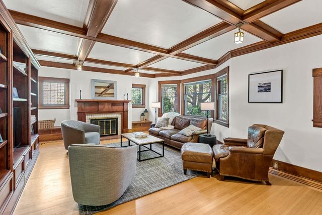 1108 S Wall St, Spokane, WA 99204