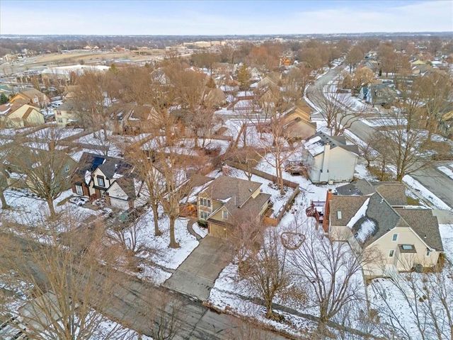 1023 SE Bordner Drive, Lee's Summit, MO 64081