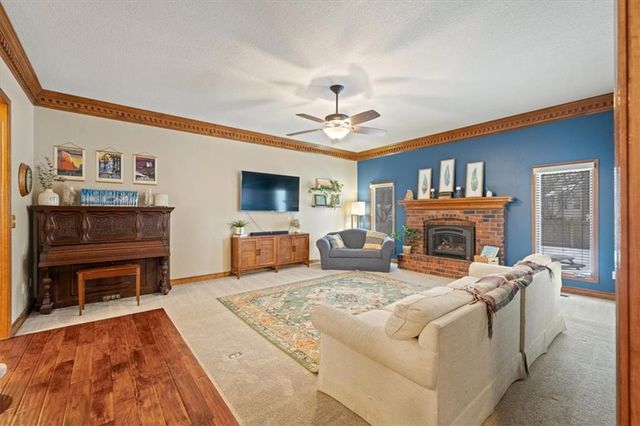 1023 SE Bordner Drive, Lee's Summit, MO 64081