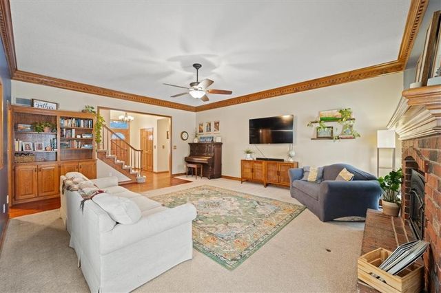 1023 SE Bordner Drive, Lee's Summit, MO 64081