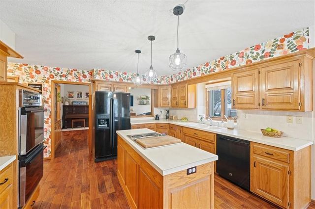 1023 SE Bordner Drive, Lee's Summit, MO 64081