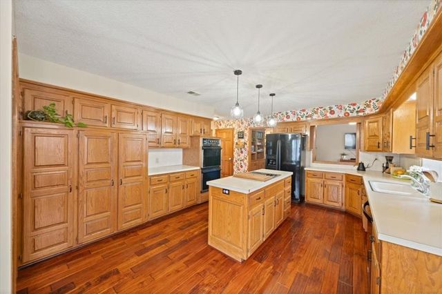 1023 SE Bordner Drive, Lee's Summit, MO 64081