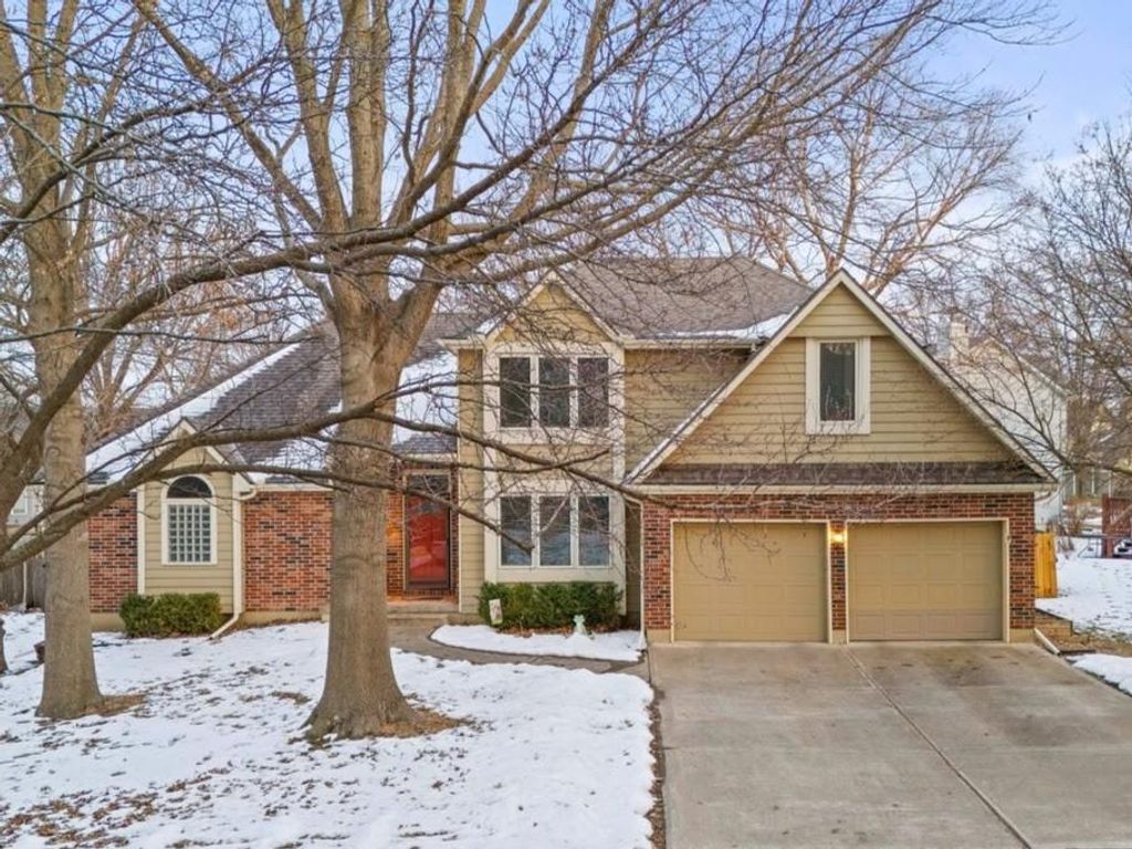 1023 SE Bordner Drive, Lee's Summit, MO 64081