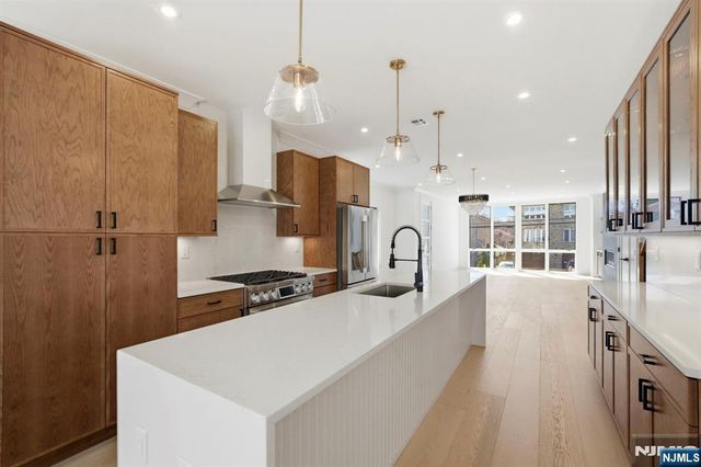 211 E Harriet Avenue B, Palisades Park, NJ 07650