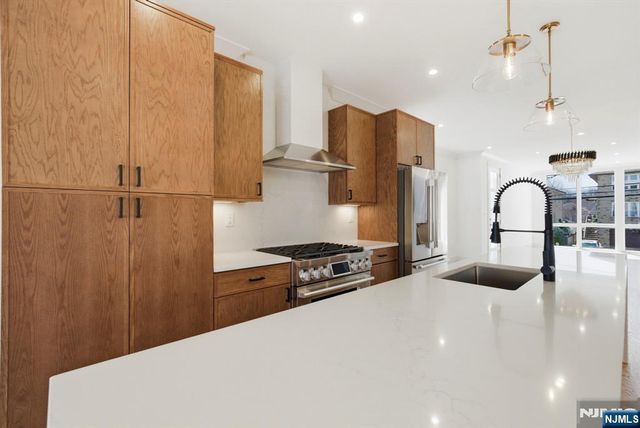 211 E Harriet Avenue B, Palisades Park, NJ 07650