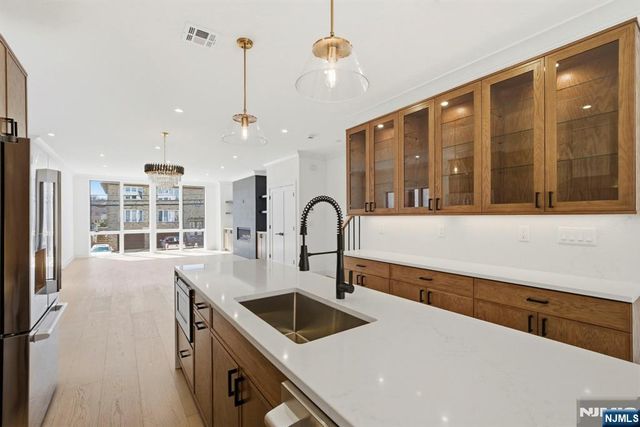 211 E Harriet Avenue B, Palisades Park, NJ 07650