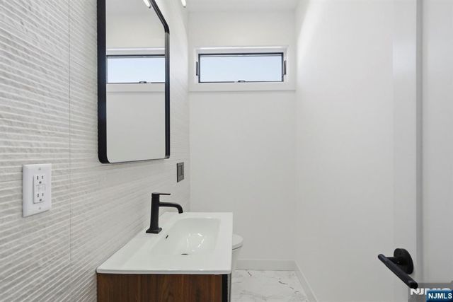 211 E Harriet Avenue B, Palisades Park, NJ 07650