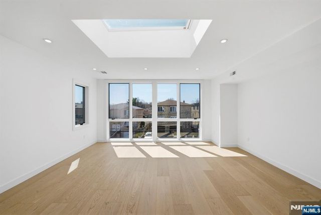 211 E Harriet Avenue B, Palisades Park, NJ 07650