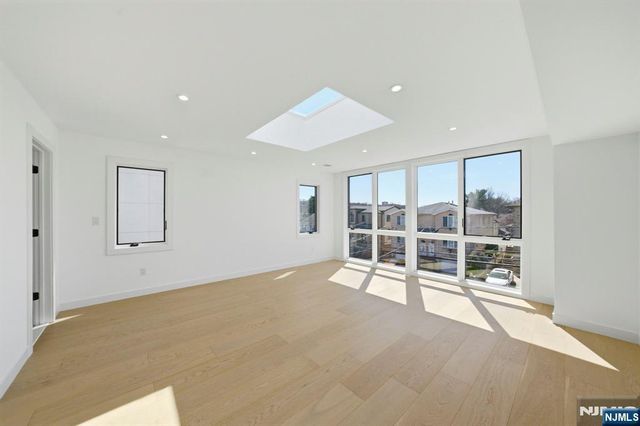 211 E Harriet Avenue B, Palisades Park, NJ 07650