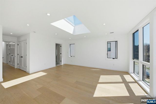 211 E Harriet Avenue B, Palisades Park, NJ 07650