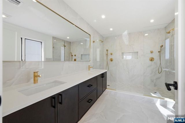 211 E Harriet Avenue B, Palisades Park, NJ 07650