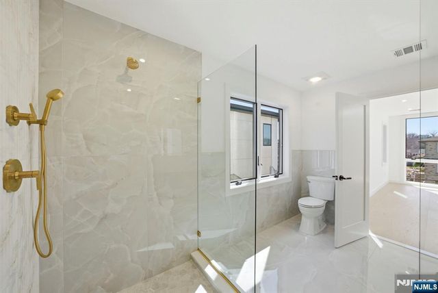 211 E Harriet Avenue B, Palisades Park, NJ 07650