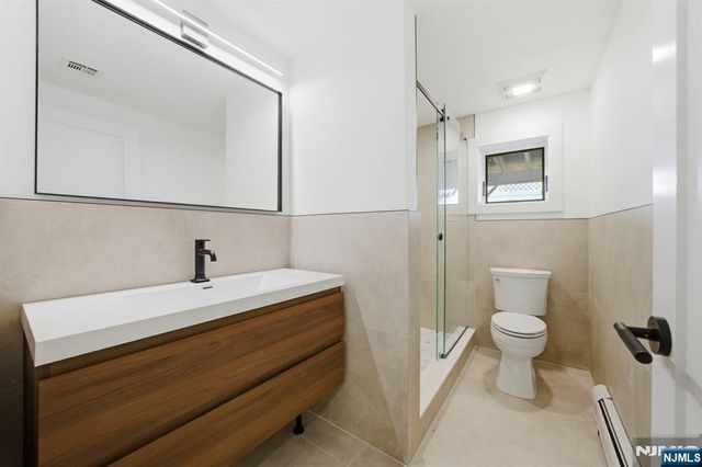 211 E Harriet Avenue B, Palisades Park, NJ 07650