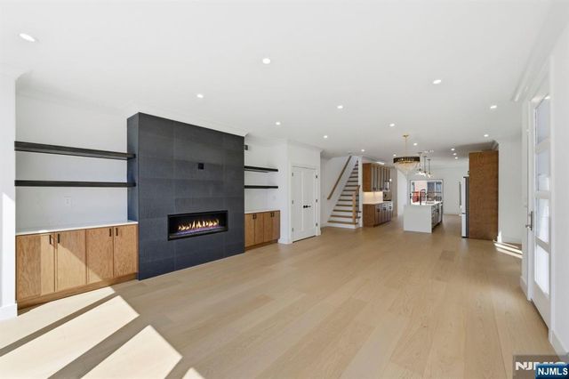 211 E Harriet Avenue B, Palisades Park, NJ 07650