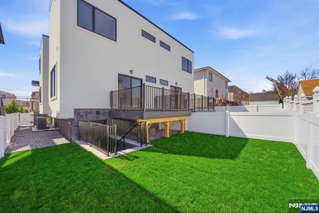 211 E Harriet Avenue B, Palisades Park, NJ 07650