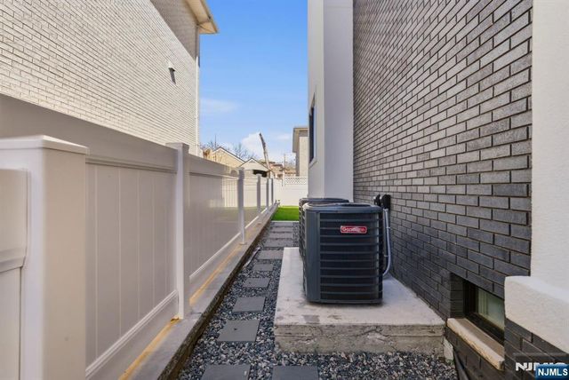 211 E Harriet Avenue B, Palisades Park, NJ 07650