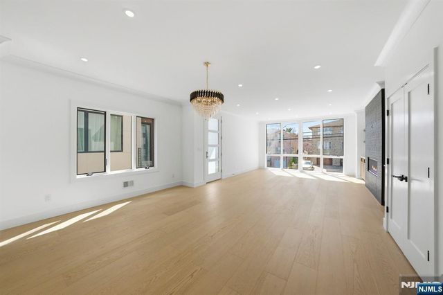 211 E Harriet Avenue B, Palisades Park, NJ 07650