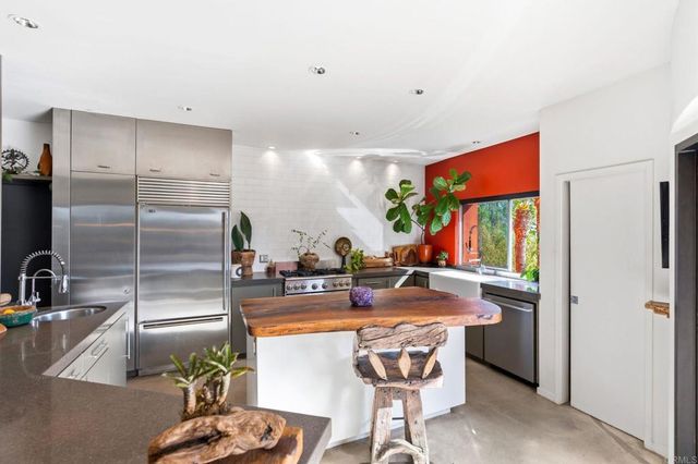 2893 Paseo Del Sol, Escondido, CA 92025