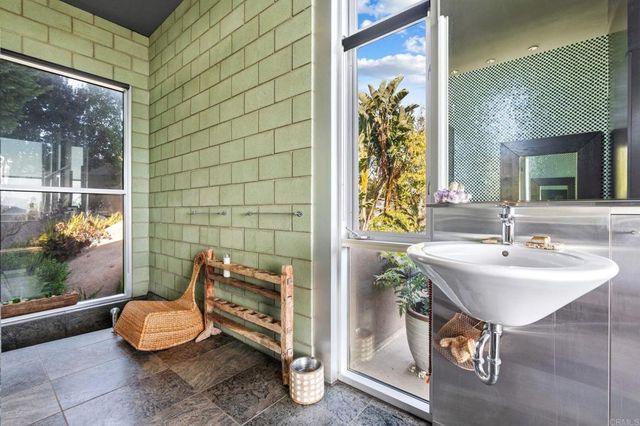 2893 Paseo Del Sol, Escondido, CA 92025