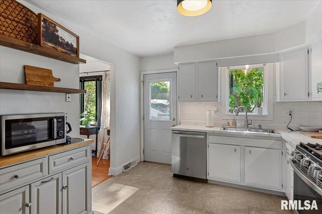 2308 Tamaroa Trail, Springfield, IL 62702