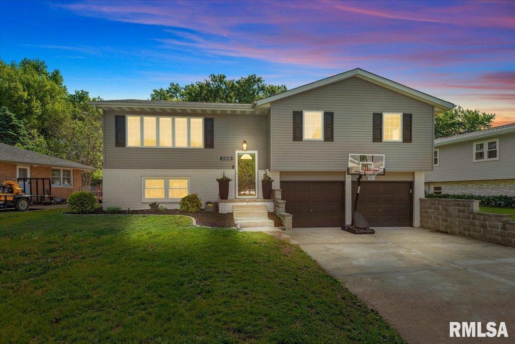 2308 Tamaroa Trail, Springfield, IL 62702