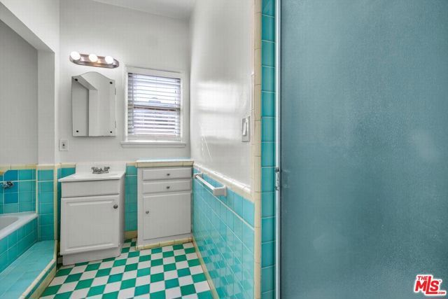 614 Midvale Avenue, Los Angeles, CA 90024