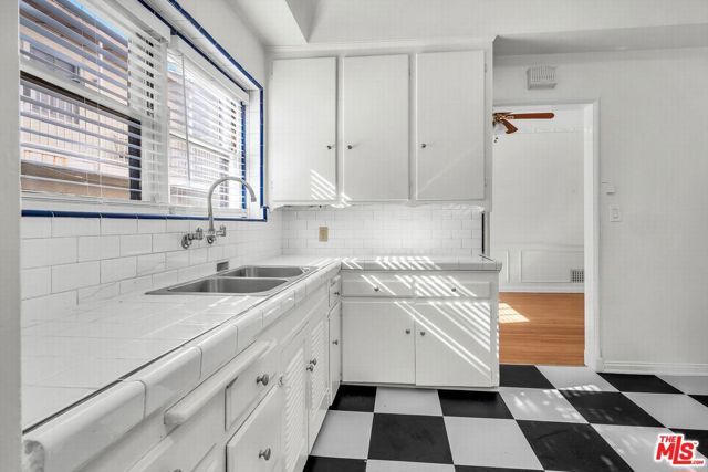 614 Midvale Avenue, Los Angeles, CA 90024