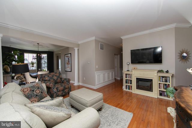 1 LORD LN, West Deptford, NJ 08086