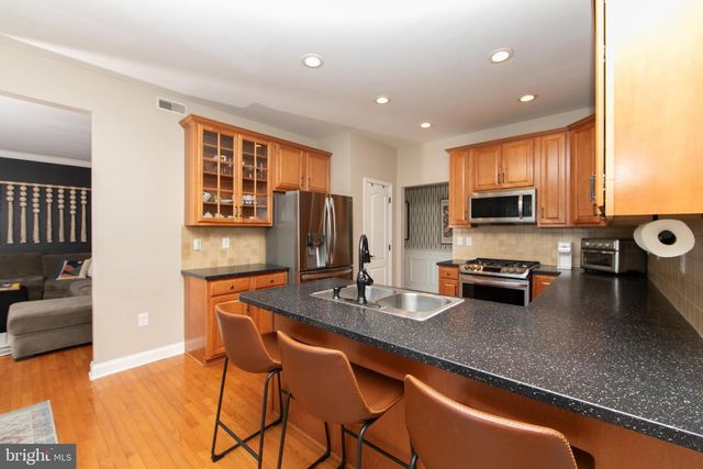 1 LORD LN, West Deptford, NJ 08086