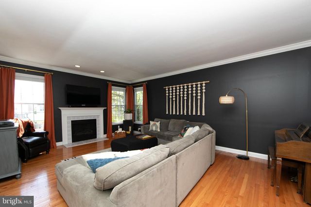 1 LORD LN, West Deptford, NJ 08086