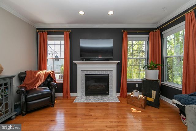 1 LORD LN, West Deptford, NJ 08086